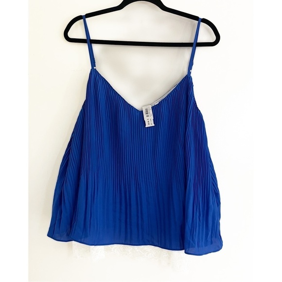 ✨NEW!✨ TCEC Women’s Blue Ruffle Tank - Large - Picture 2 of 8